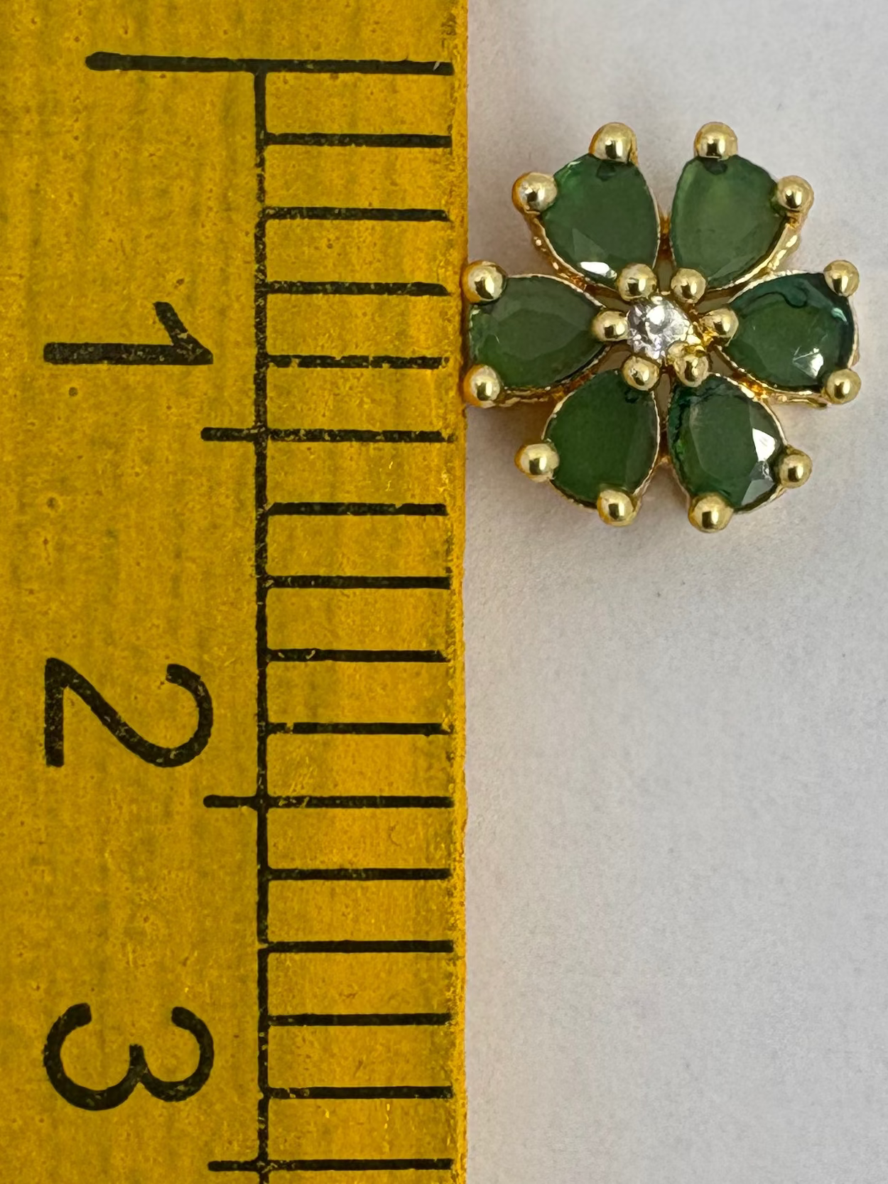 AD flower green/white color