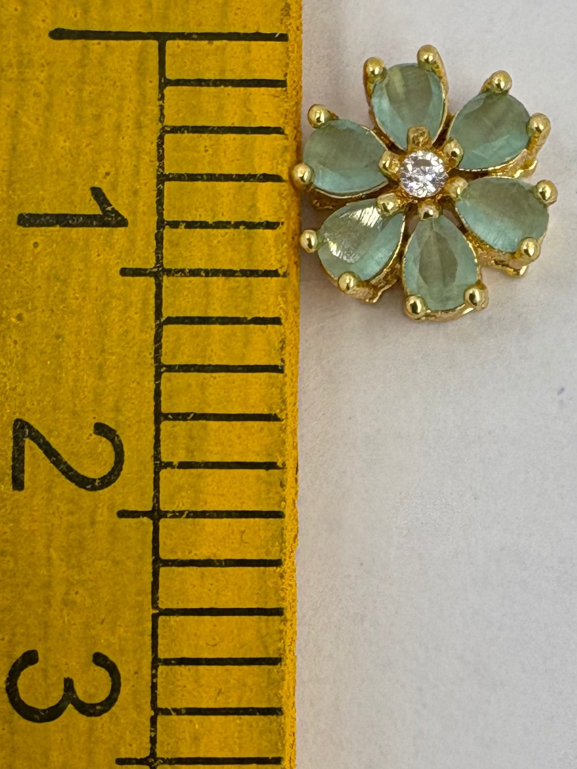 AD flower light green/white