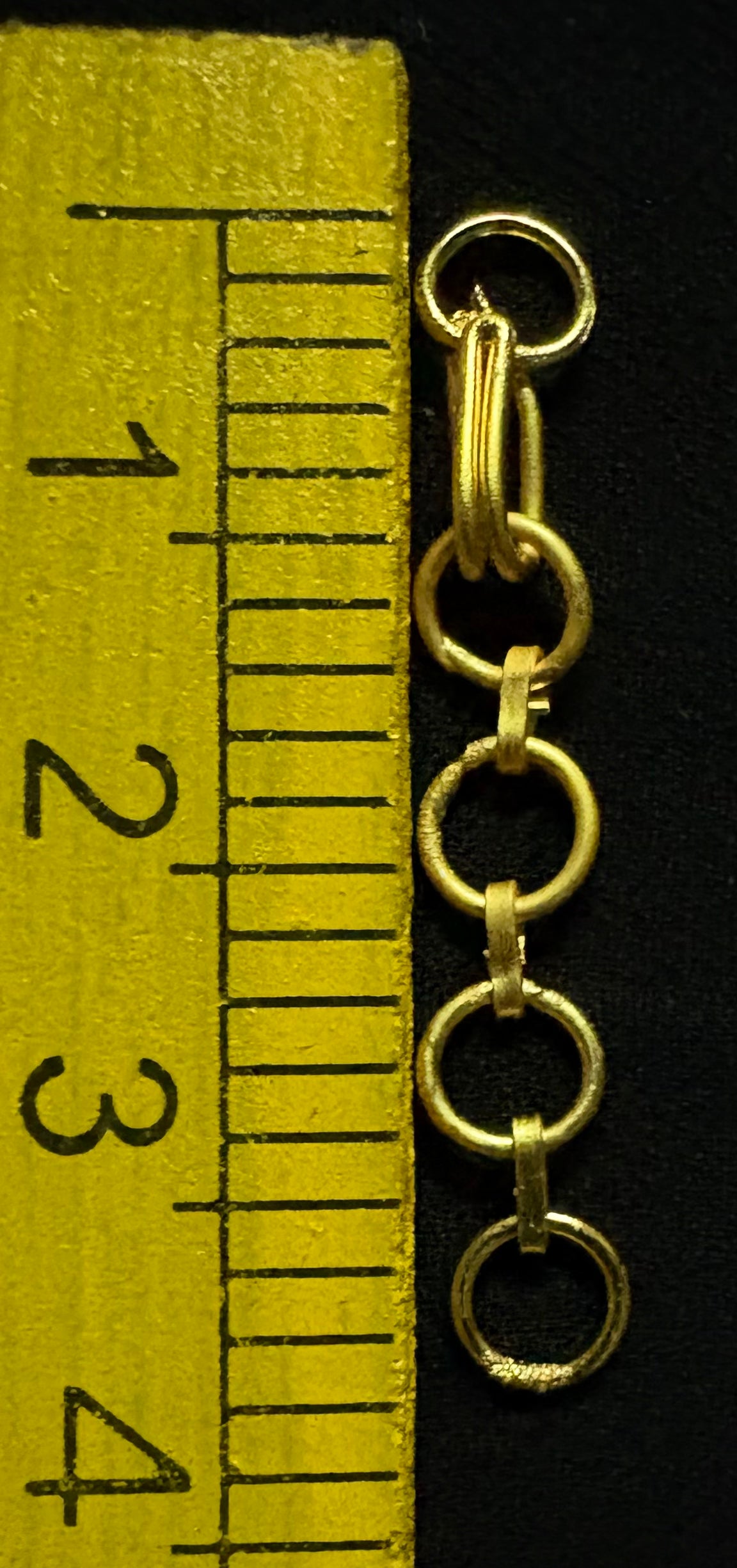 ROUND INTERLOCKING LOOPS