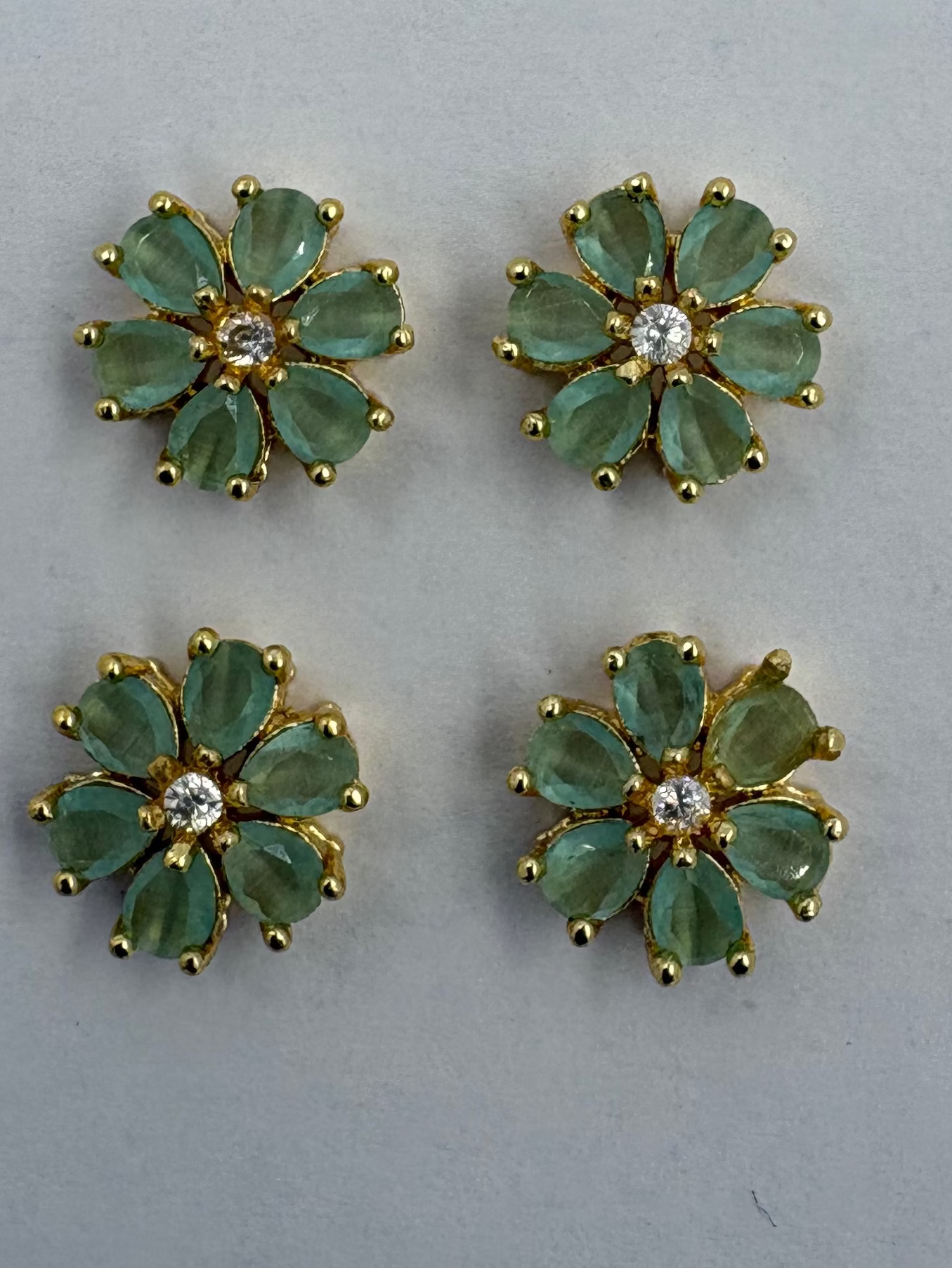 AD flower light green/white