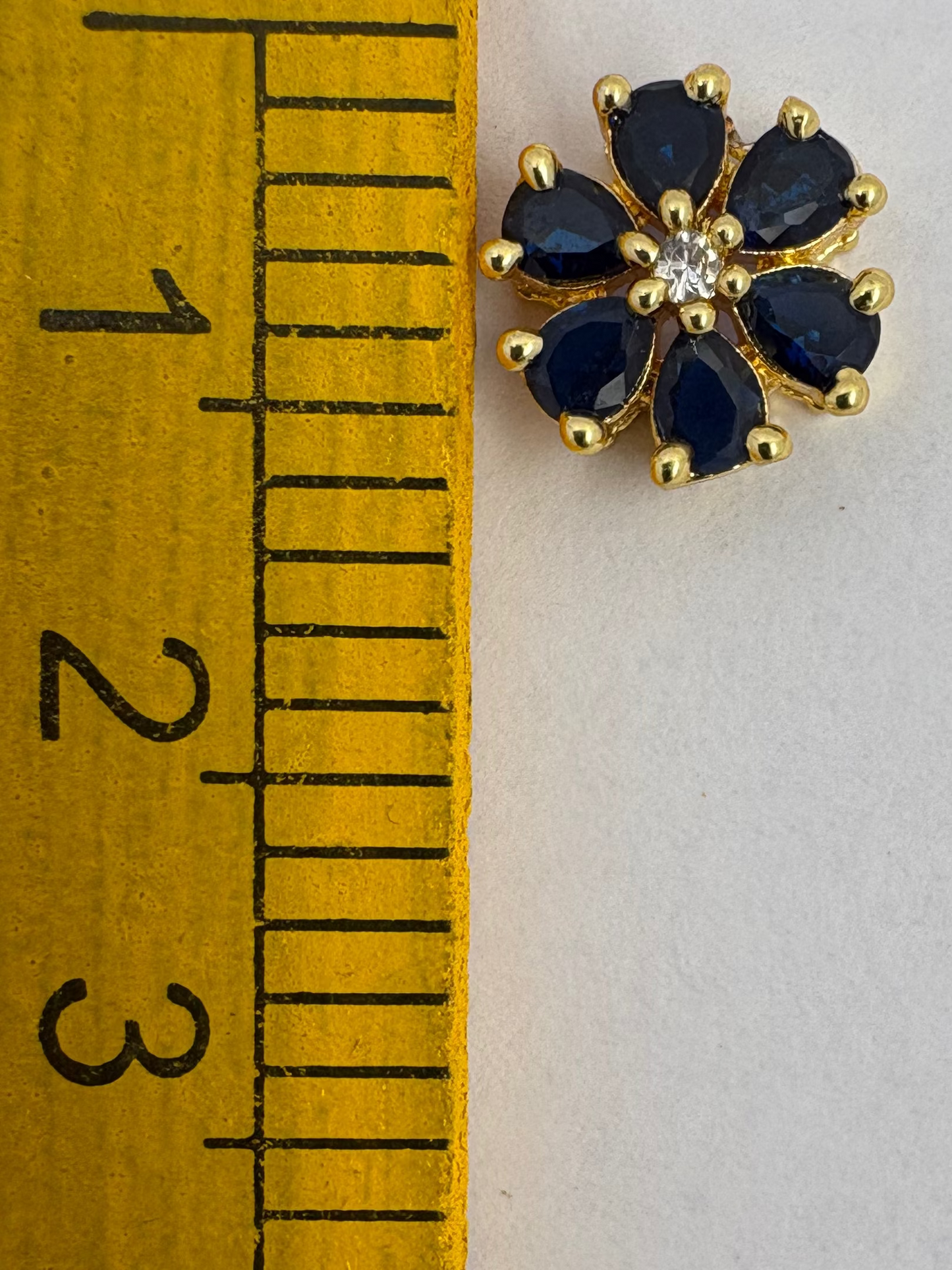 AD flower blue/white color