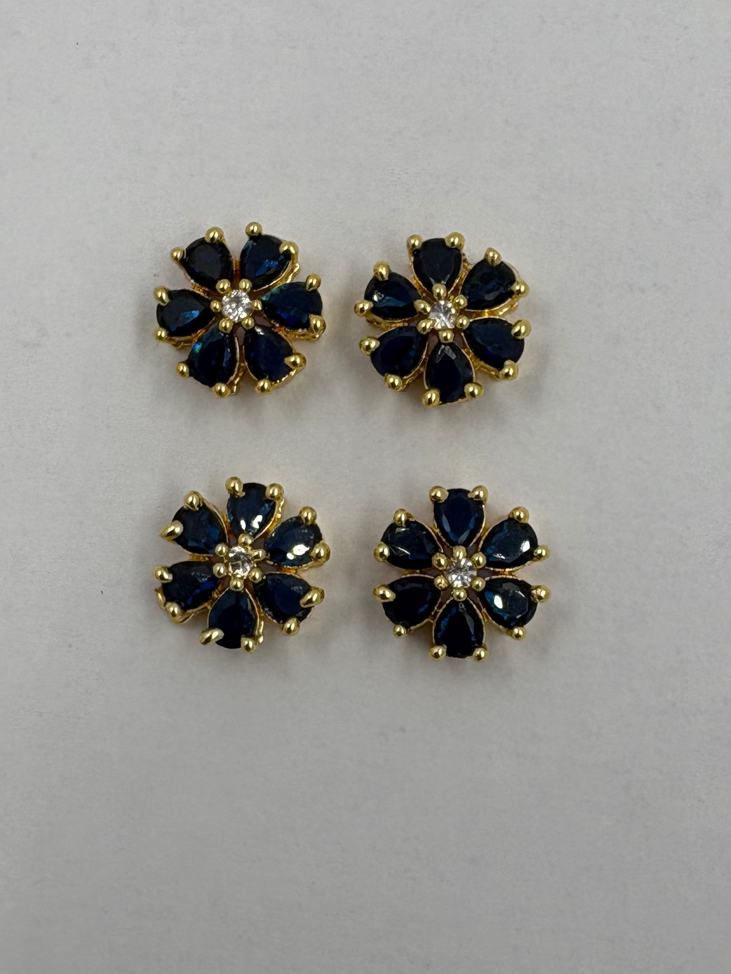 AD flower blue/white color