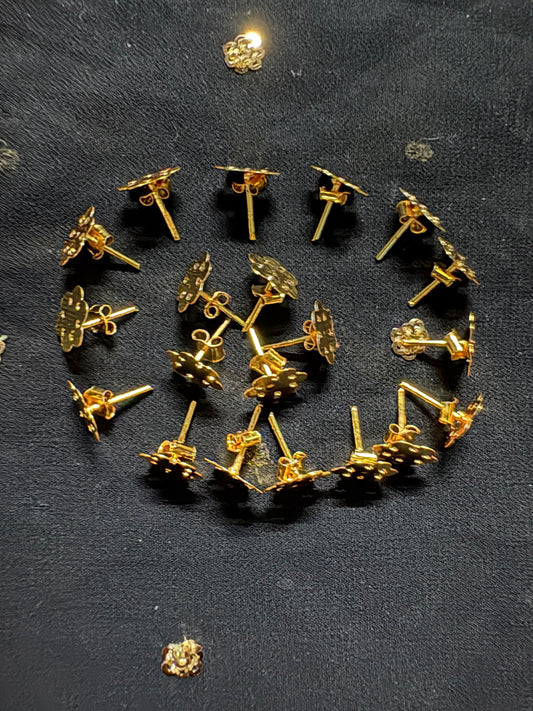 GOLDEN FLORAL STUD EARNINGS