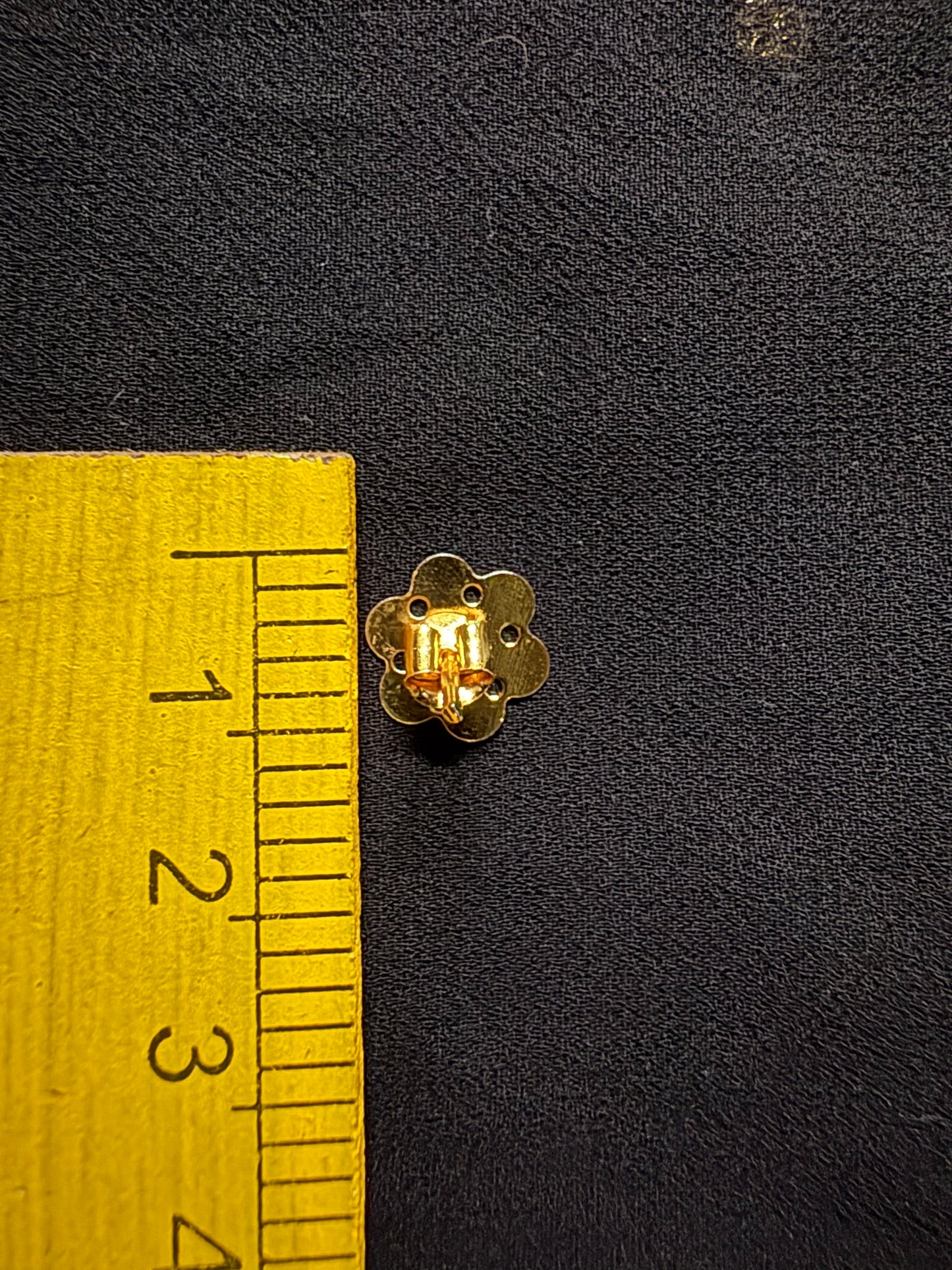 GOLDEN FLORAL STUD EARNINGS