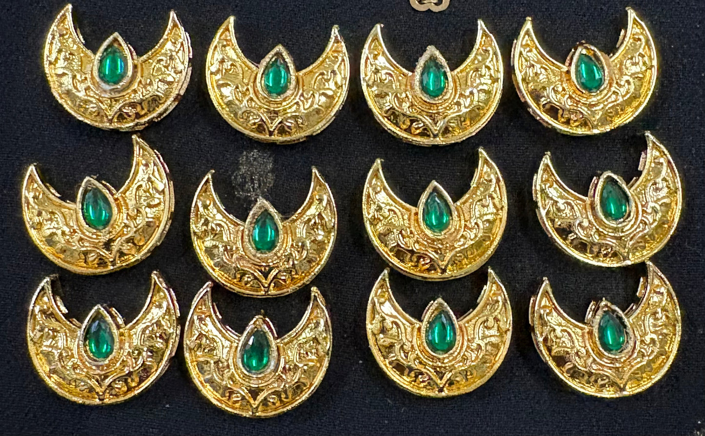 CHANDRA WITH GREEN STONE