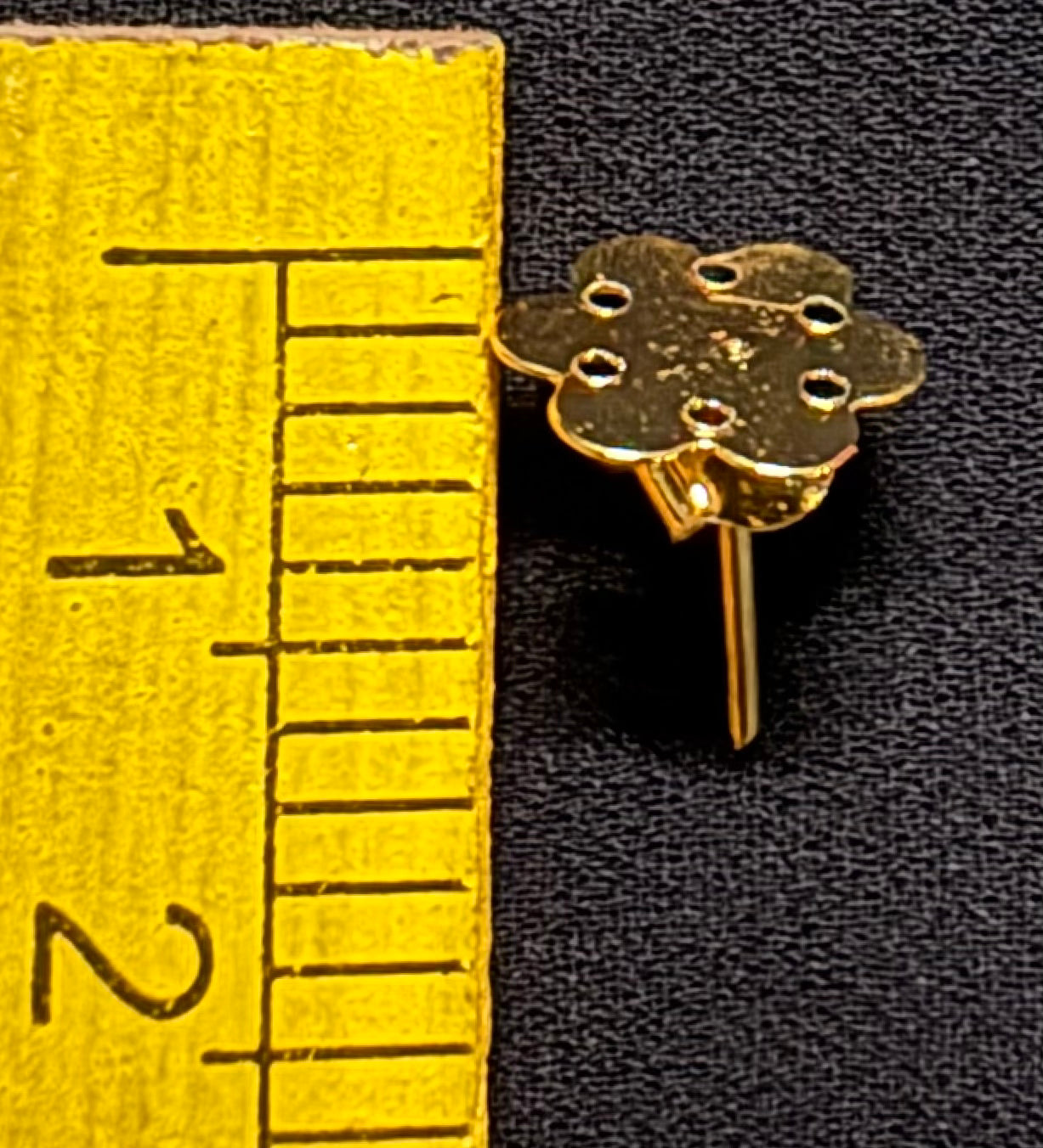 GOLDEN FLORAL STUD EARNINGS