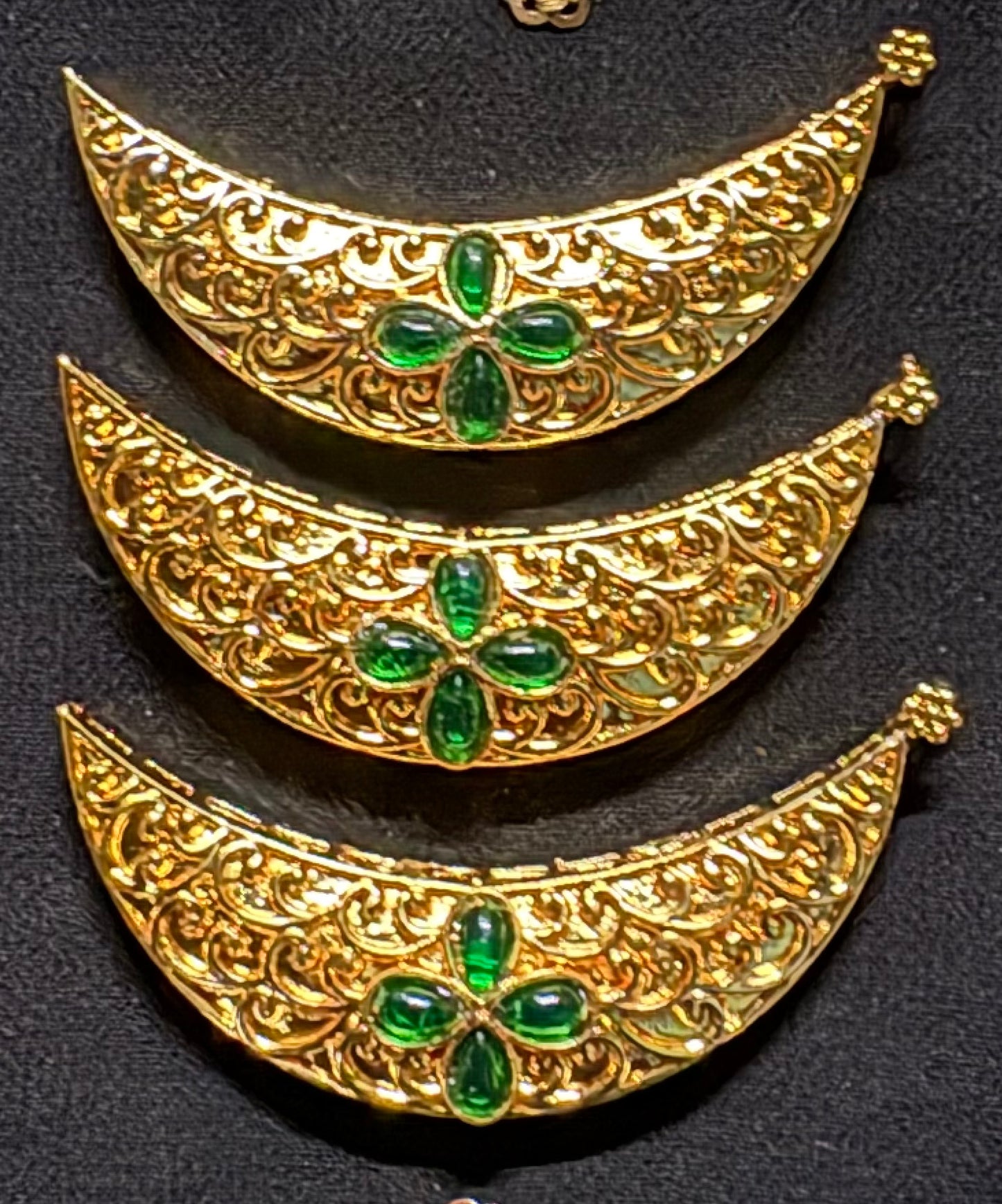 BIG CHANDRA WITH MIDDLE STONES