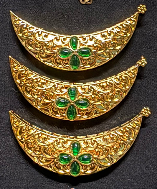 BIG CHANDRA WITH MIDDLE STONES