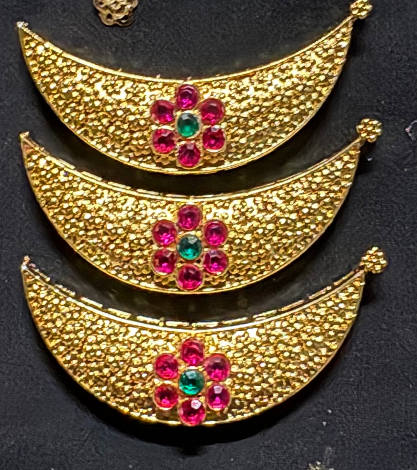 BIG CHANDRA WITH MIDDLE STONES