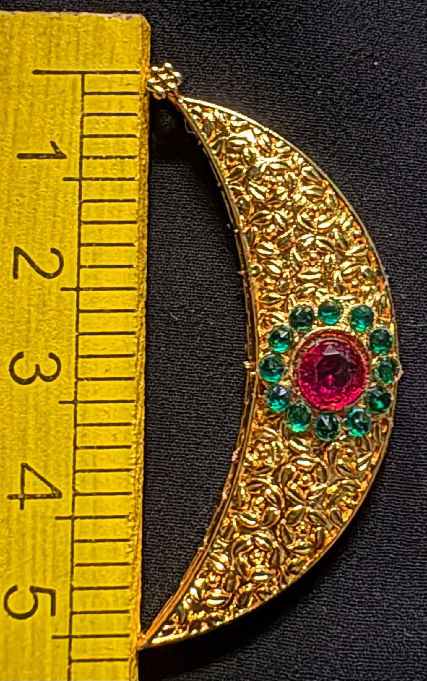 BIG CHANDRA WITH MIDDLE STONE