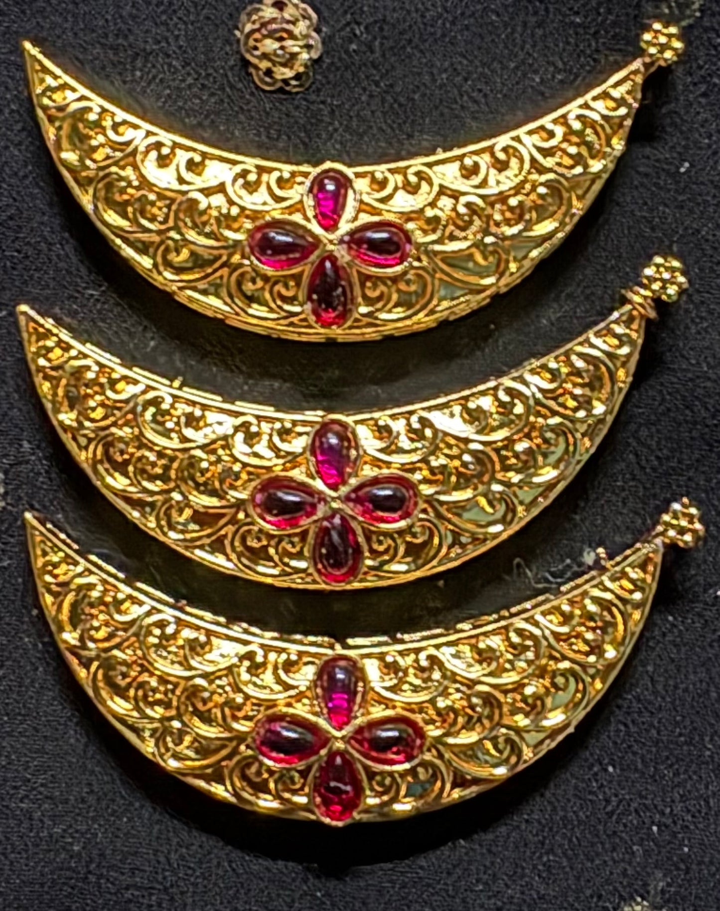 BIG CHANDRA WITH MIDDLE STONES