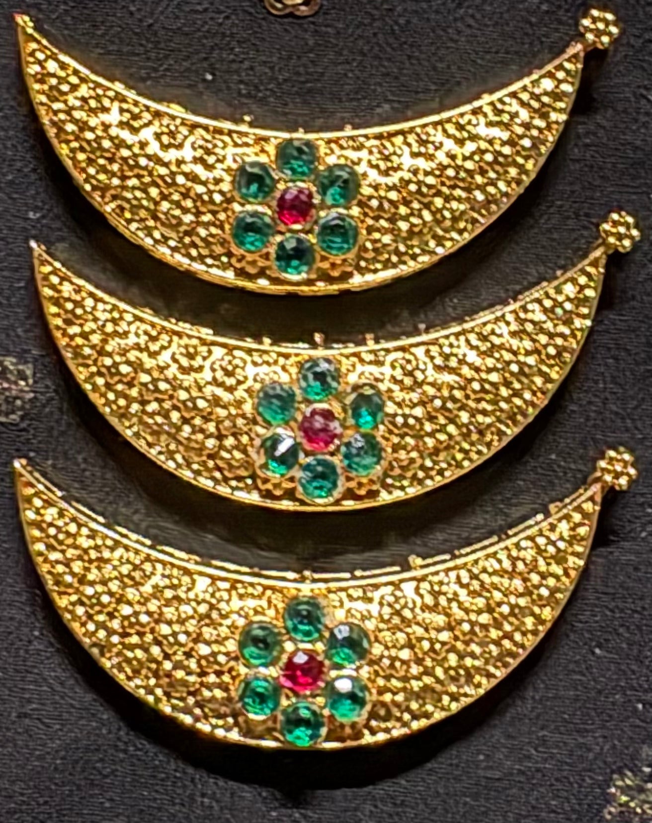 BIG CHANDRA WITH FLOWER STONES