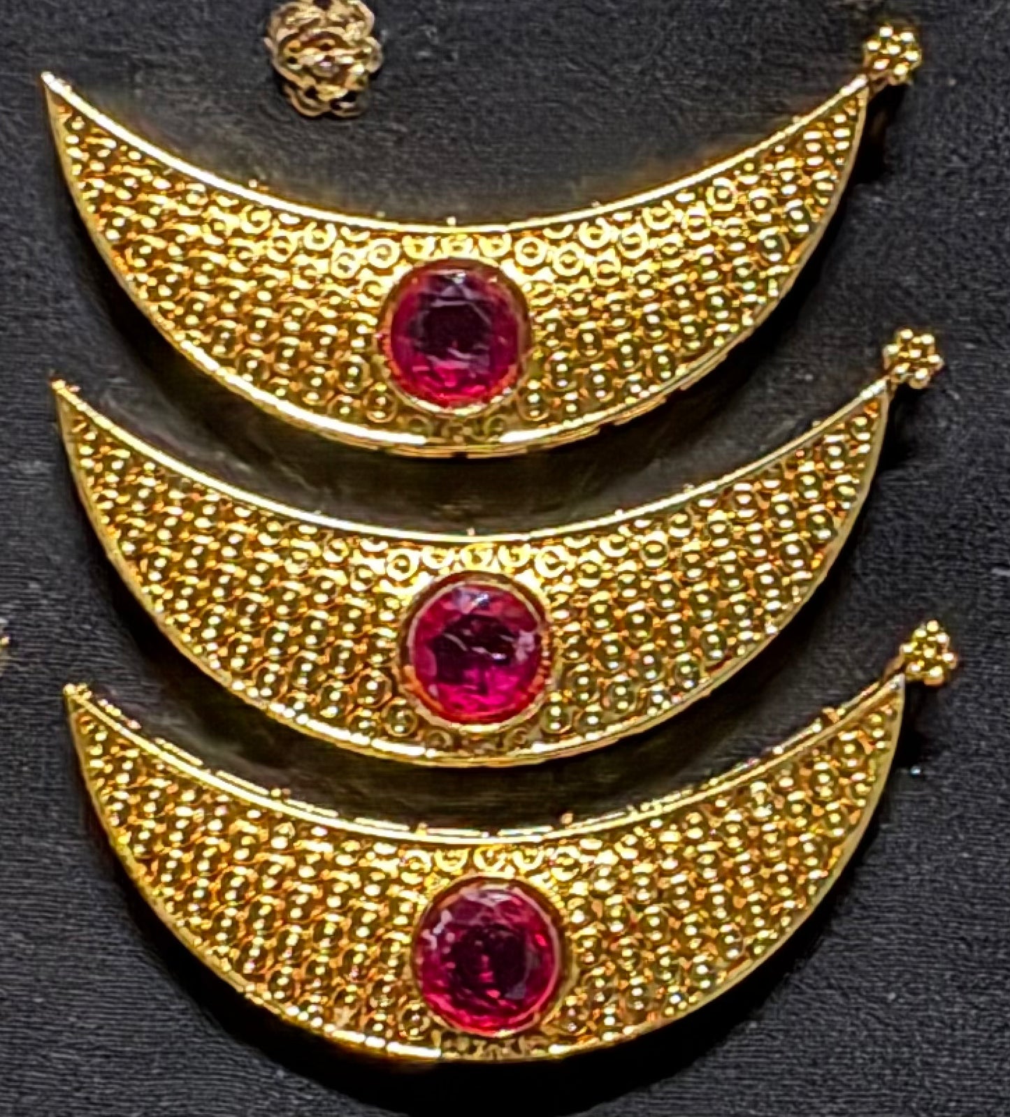 BIG CHANDRA WITH RED STONE