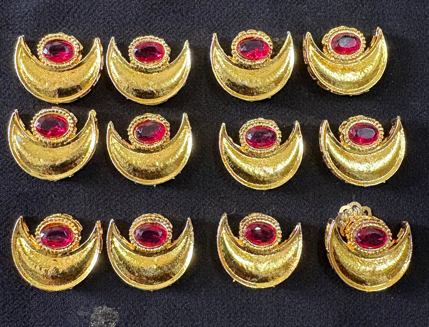 CHANDRA WITH RED OVAL STONE